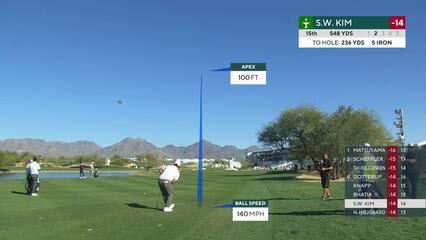 Si Woo Kim sinks 2-foot birdie putt on No. 15 at WM Phoenix Open