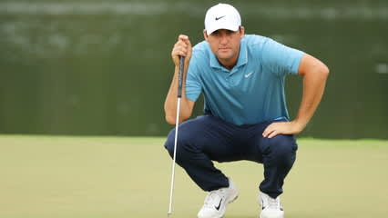 Scottie Scheffler shoots 5-under 65 to lead at TOUR Championship