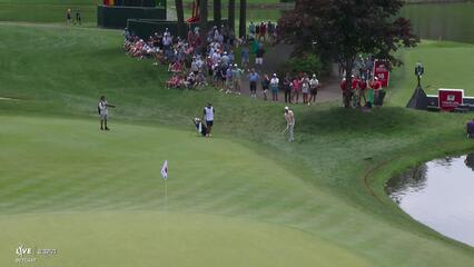 Daniel Berger sinks 6-foot putt for birdie on No. 15 at Travelers