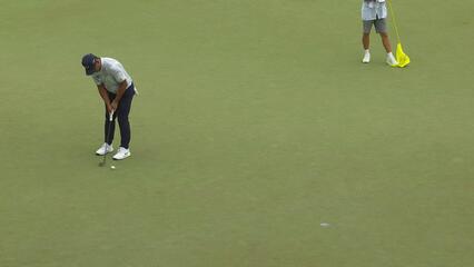 Si Woo Kim sinks 12-foot putt for birdie on No. 10 at the Memorial
