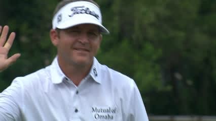 Jason Bohn tracks his 20-foot putt in for eagle at OHL Classic