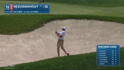 Christiaan Bezuidenhout sinks 7-foot birdie putt on No. 14 at John Deere