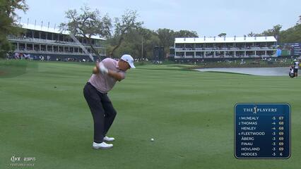 Tom Hoge taps in from 3 feet for birdie on No. 16 at THE PLAYERS