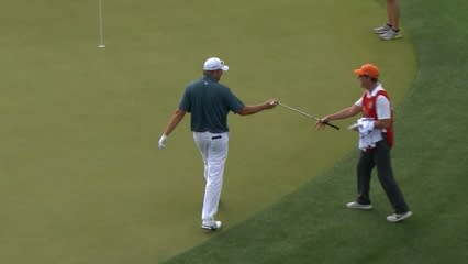 Dawie van der Walt's baby chip rolls in for birdie at Shell