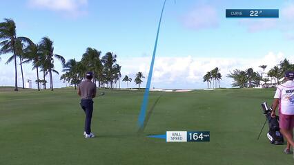 Dylan Menante makes birdie on No. 15 at Bahamas Classic Atlantis