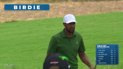 Tony Finau sinks 21-foot birdie putt on No. 7 at THE CJ CUP
