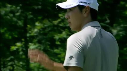 Sangmoon Bae sinks birdie putt from the fringe at John Deere