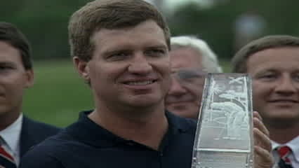 Steve Elkington captures THE PLAYERS 1997 victory with a chip-in shot on No. 18