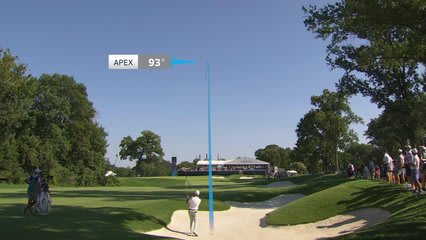 Wyndham Clark drains 21-foot birdie putt on No. 14 at BMW Championship