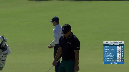 Alex Smalley chips in from 52 feet for birdie on No. 10 at Sony Open