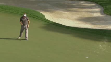 Jeff Overton sinks his 19-foot putt for birdie at Honda