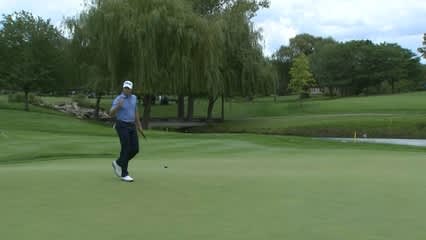 Michael Thompson sneaks in lengthy birdie putt at Hotel Fitness