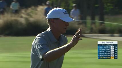 Steve Stricker rolls in birdie putt at QBE Shootout
