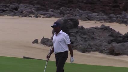 Vijay Singh makes birdie on No. 12 at Mitsubishi Electric Championship at Hualalai