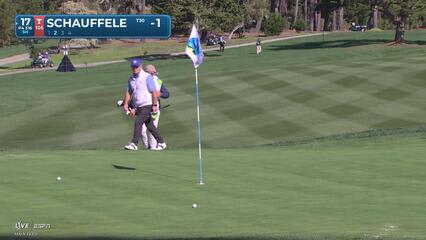 Xander Schauffele sinks 8-foot birdie putt on No. 17 at Pebble Beach