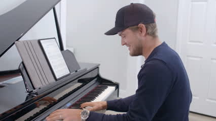 Sebastian Cappelen playing the piano