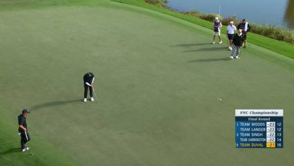 David Duval curls in birdie putt at PNC Championship
