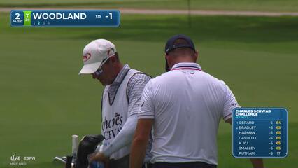 Gary Woodland sinks 8-foot putt for birdie on No. 2 at Charles Schwab