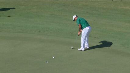 Hideki Matsuyama sinks 6-foot birdie putt on No. 6 at Hero World Challenge