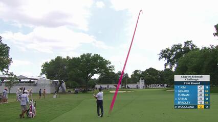 Gary Woodland's 117-yard approach sets up birdie on No. 14 at Charles Schwab
