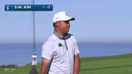 Si Woo Kim sinks 8-foot birdie putt on No. 5 at Farmers