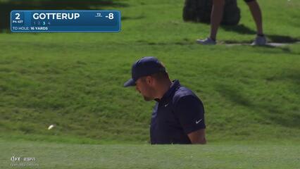 Chris Gotterup hits 56-foot bunker shot for birdie on No. 2 at Sony Open
