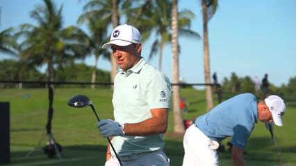 Jordan Spieth sinks 2-foot birdie putt on No. 16 at Cadillac