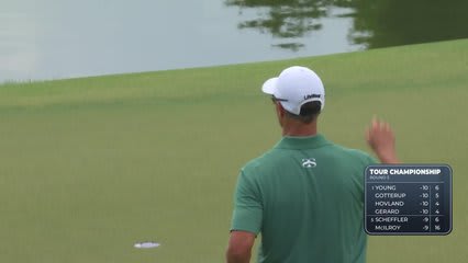Adam Scott sinks 25-foot birdie putt on No. 8 at TOUR Championship