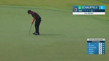 Xander Schauffele sinks 18-foot birdie putt on No. 10 at Truist Championship