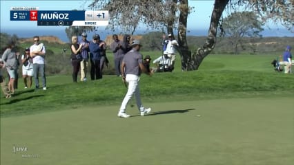 Sebastián Muñoz makes birdie on No. 5 at Farmers