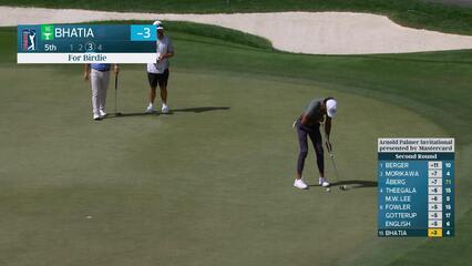 Akshay Bhatia sinks 13-foot birdie putt on No. 5 at Arnold Palmer