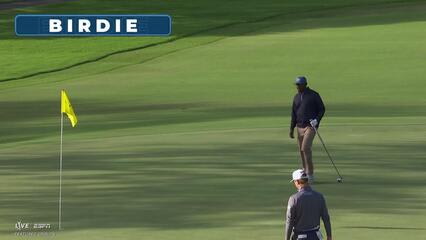 Vijay Singh sinks a 31-foot birdie putt on No. 4 at Sony Open