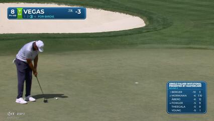 Jhonattan Vegas sinks 12-foot birdie putt on No. 8 at Arnold Palmer