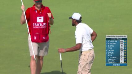 Tony Finau sinks 13-foot putt for birdie on No. 17 at Travelers