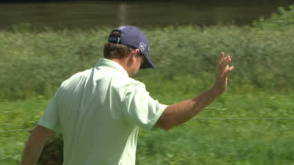 Shaun Micheel holes eagle putt from way downtown at John Deere