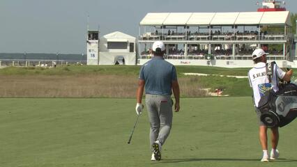 Si Woo Kim sinks 28-foot birdie putt on No. 18 at RBC Heritage