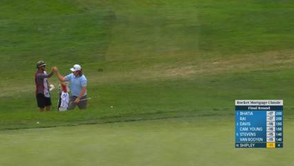 Neal Shipley goes back-to-back with chip-in on No. 5 at Rocket Mortgage