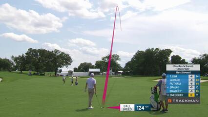 Brandt Snedeker sinks 49-foot birdie putt on No. 12 at Charles Schwab