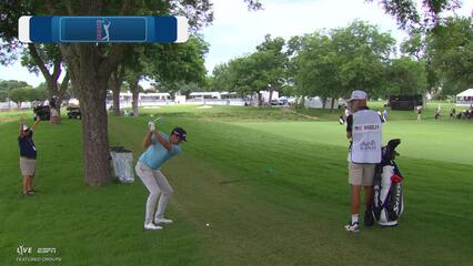 Keegan Bradley sinks 28-foot birdie putt on No. 17 at Charles Schwab