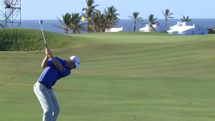 Wes Roach birdies No. 15 at Bermuda
