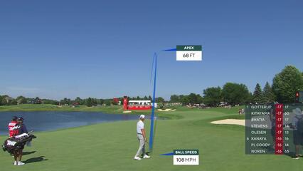 Jake Knapp sinks a 22-foot birdie putt on No. 14 at 3M Open
