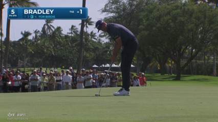 Keegan Bradley sinks lengthy birdie putt on No. 5 at Sony Open