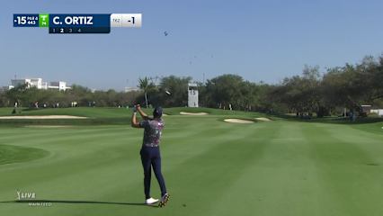 Carlos Ortiz hits approach pin-high and birdies at Mexico Open