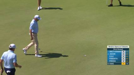 Bill Haas drops in 10-foot putt for birdie at Mexico Open
