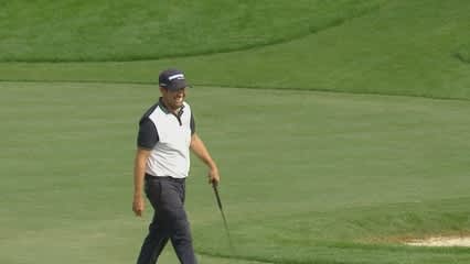 Erik Compton drains 31-foot par save from the fringe at Honda