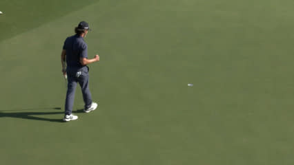 Mark Hensby holes eagle putt at Simmons Bank