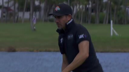 Camilo Villegas makes birdie on No. 15 at Puerto Rico