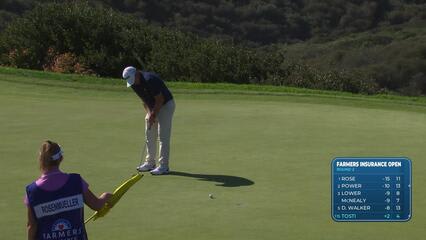 Alejandro Tosti sinks 9-foot birdie putt on No. 14 at Farmers