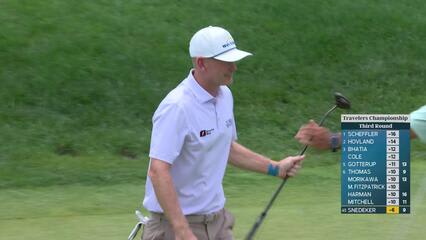 Brandt Snedeker sinks 13-foot birdie putt on No. 9 at Travelers