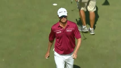 John Senden’s approach tags the flagstick on No. 17 at Deutsche Bank